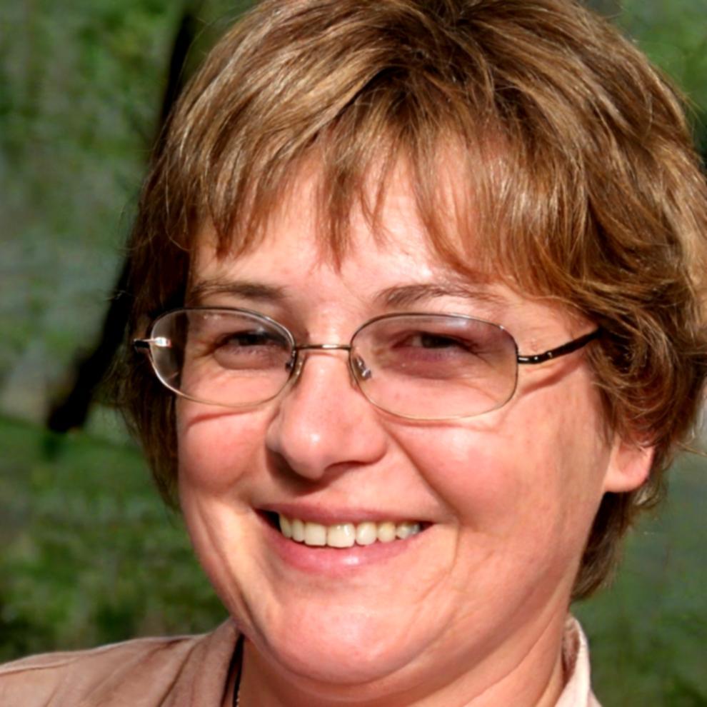 Portrait von Prof. Dr. Elena Hoffmann, Spezialistin für Unternehmensfinanzierung